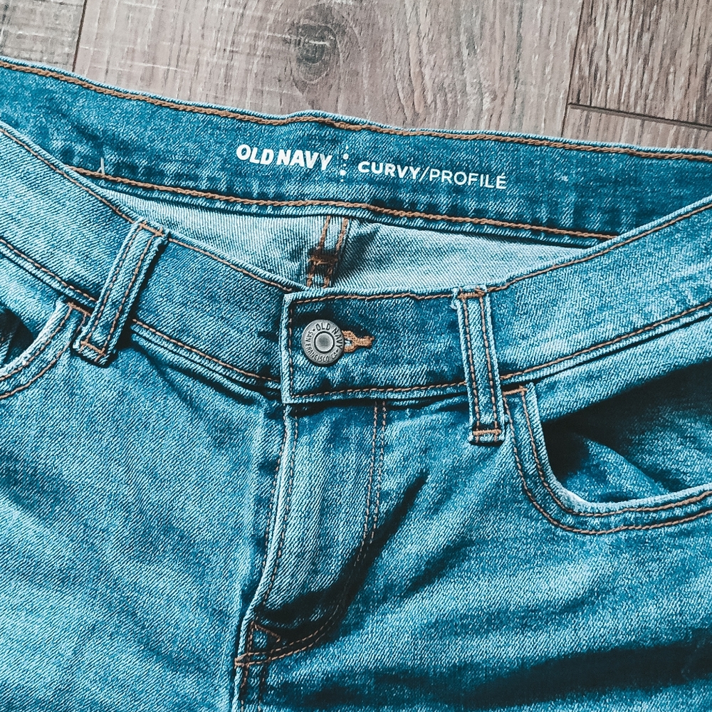 EUC Old Navy Curvy Shorts - Picture 2 of 3